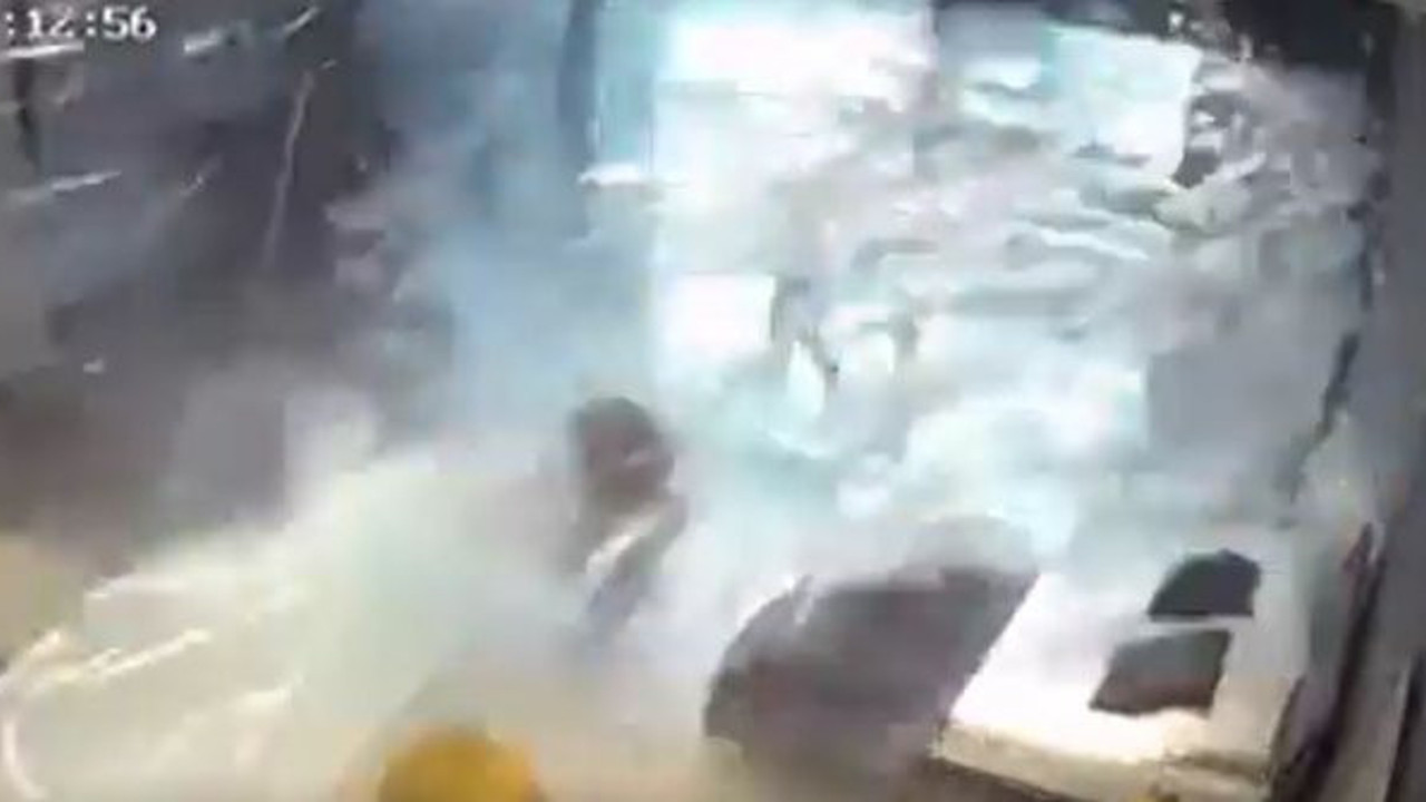 Saniye saniye görüntülendi! 3 kadın havada böyle uçtu