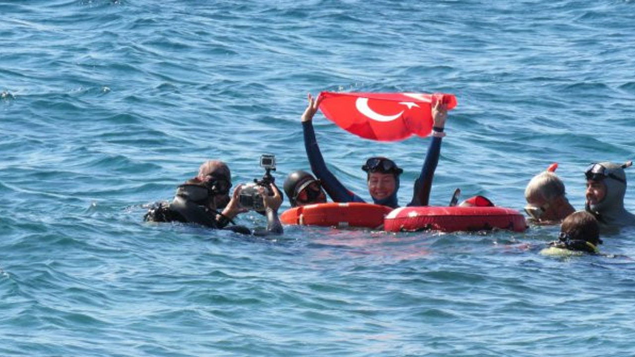 Nefesini tuttu 165 metreye daldı! Rekor denemesine güvenlik dalgıcı freni