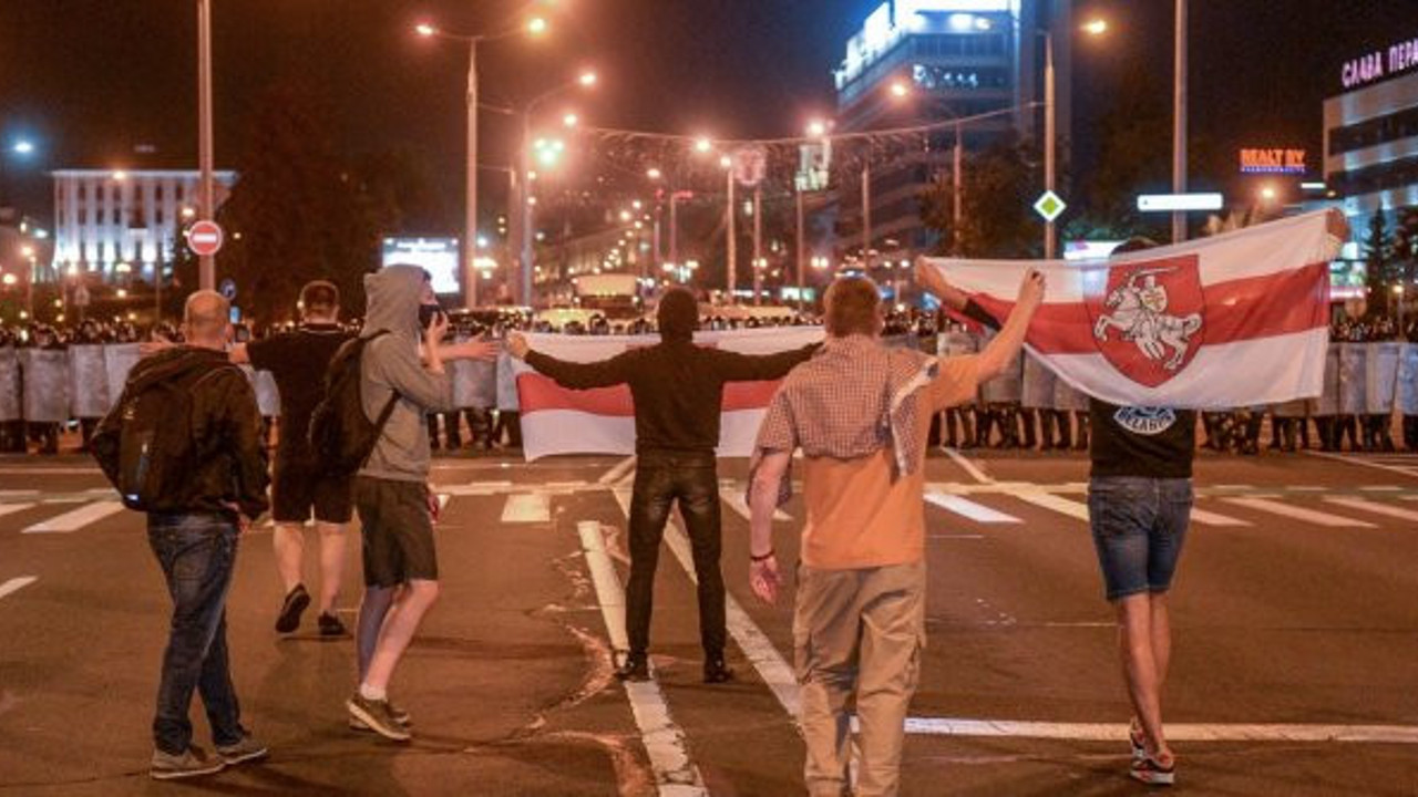 Belarus'ta gerginik sürüyor! Bir ölü