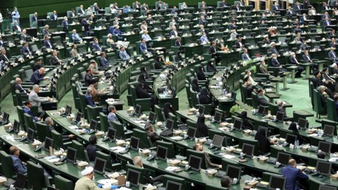 İran'da güvenoyu çıkmadı