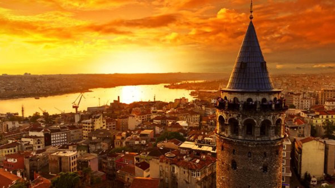 Tarkan'dan Galata Kulesi paylaşımı! Söylecek söz bulamıyorum
