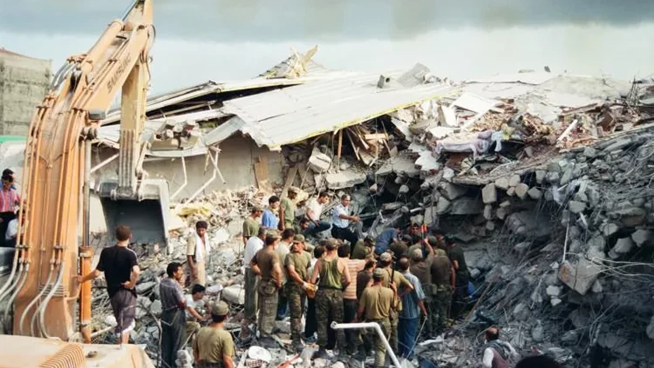 İşte depremci Prof.'ların son açıklamaları: Her depremci farklı konuşuyor. Kime inanacağımızı şaşırdık