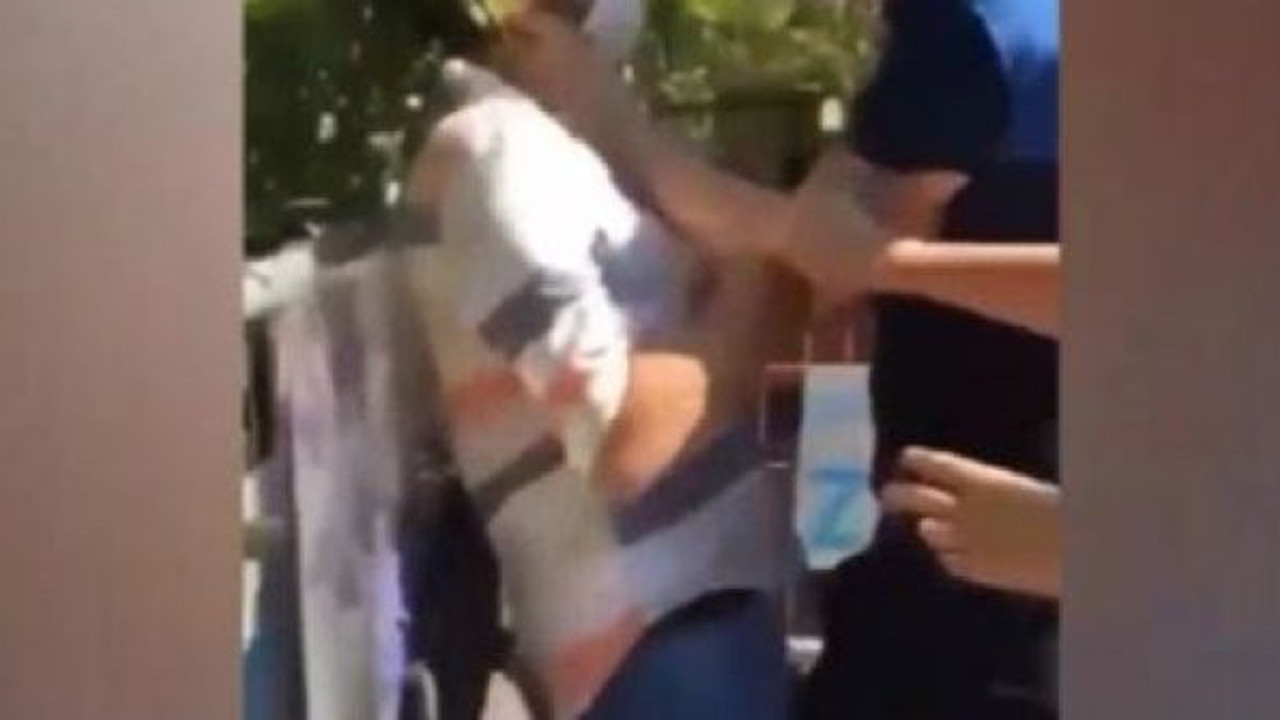 Zabıta vatandaşın boğazını sıktı: Tartışmalı site yıkımında ortalık karıştı