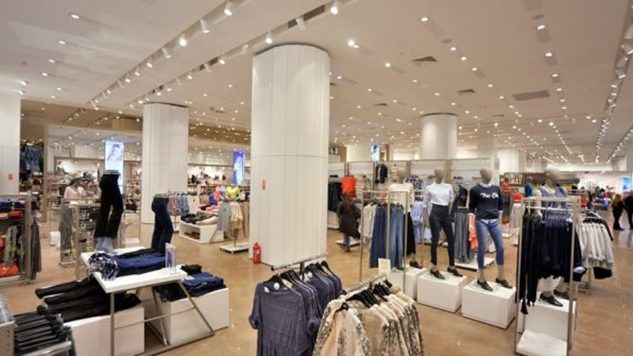Ünlü giyim mağazası binlerce kişiyi işten çıkarıyor