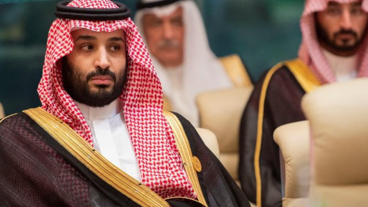 50 milyon dolarlık parti vermiş… 150 çıplak manken katıldı… Ooo suyundan da koy