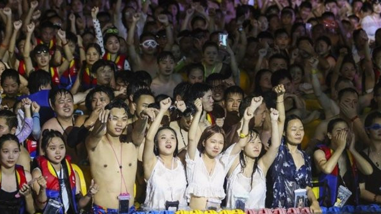 Yuh olsun size, dünyaya virüs yaydılar kendileri eğleniyor, bir de Çin Devleti sahip çıktı