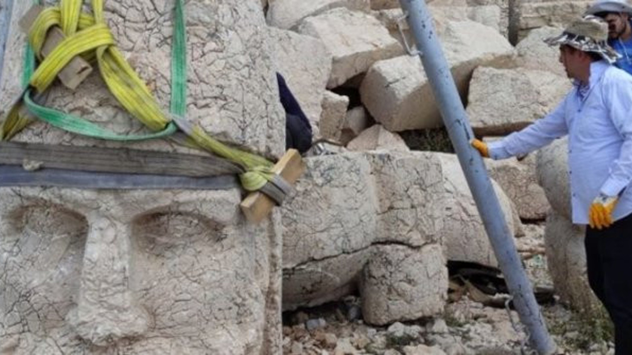 Nemrut Dağı'ndaki 2 bin 60 yıllık Herakles heykeli devrilmekten son anda kurtarıldı
