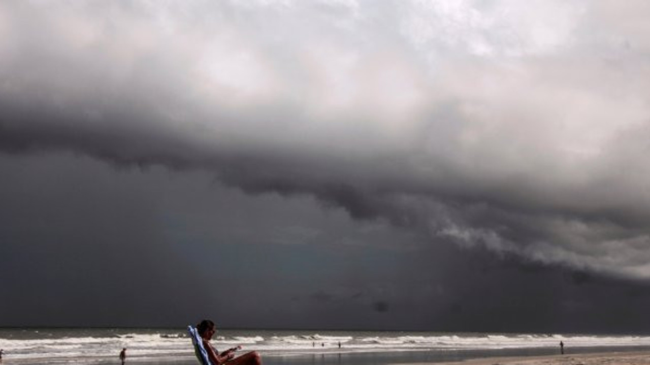 Tropik fırtına güçlenerek kıyıya doğru yaklaşıyor