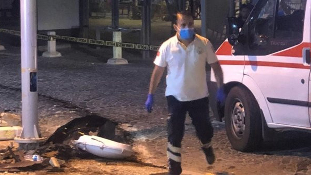 Datça'da alkollü sürücü kafeye daldı! Aynı aileden 5 kişi yaralandı