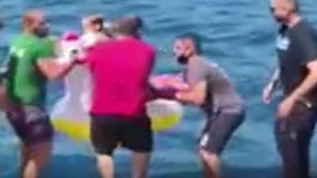 Denizin ortasında feribotu durdurup hayat kurtardı!