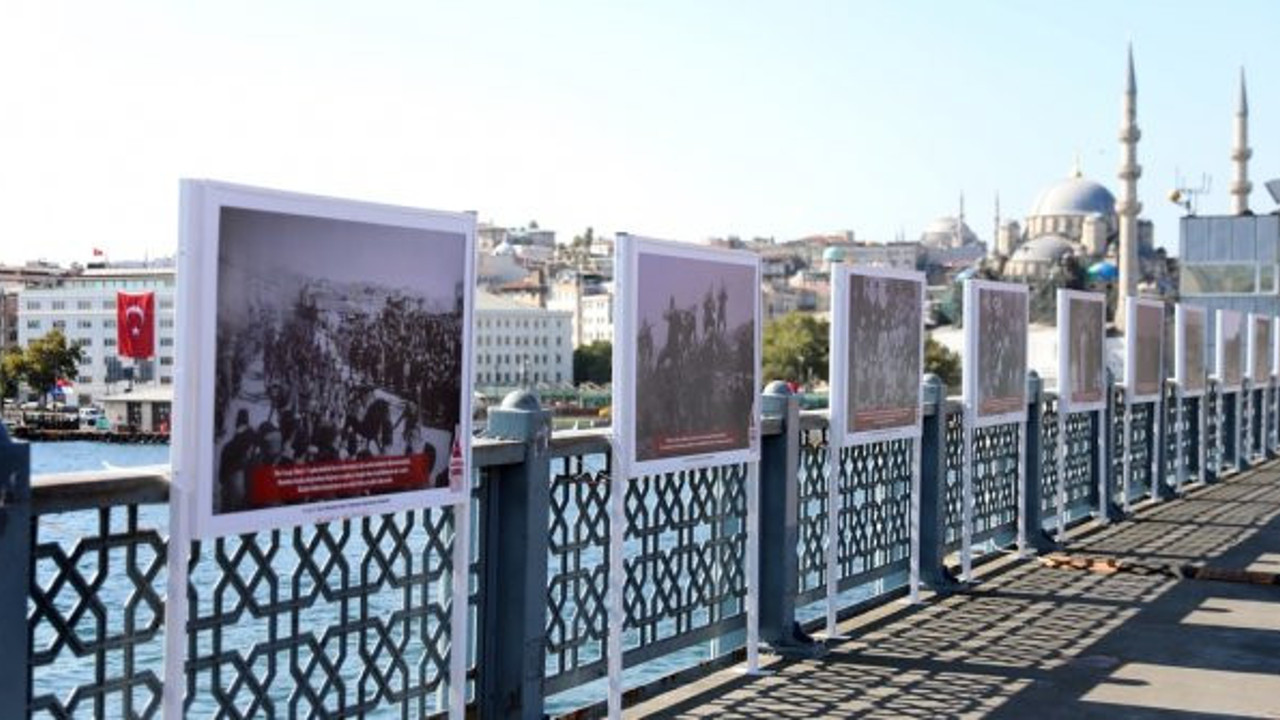 Galata Köprüsü'nde '30 Ağustos, Başkumandan Büyük Taarruzu Anlatıyor' sergisi açıldı