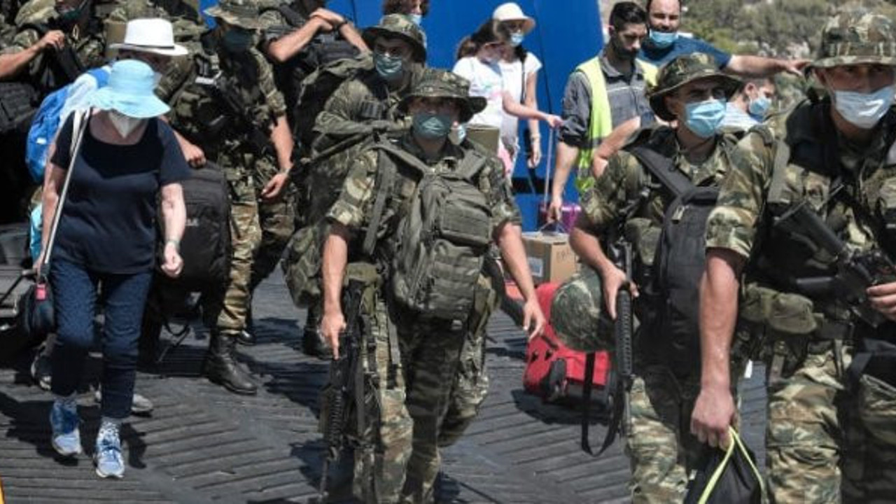 Yunanlılar ateşle oynuyor: Silahlandırılması yasak Meis adasına böyle asker taşıdılar!