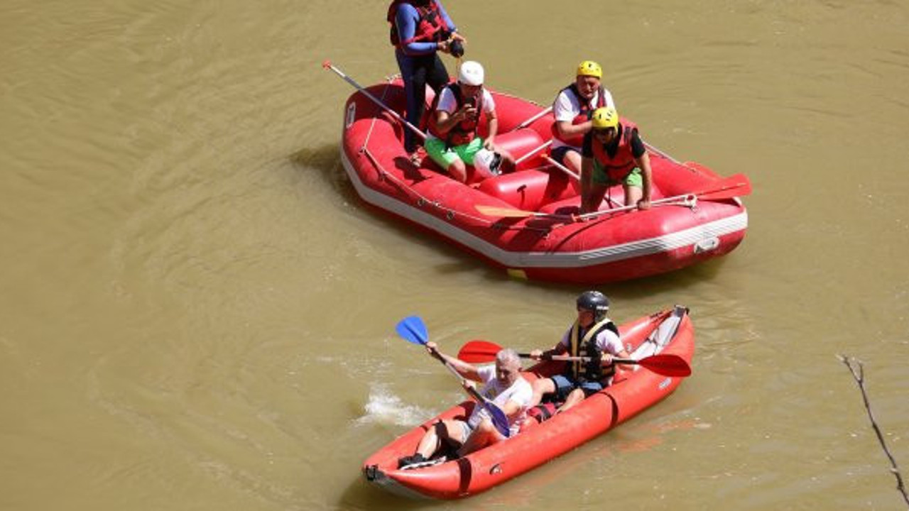 Binali Yıldırım'ı hiç böyle görmediniz! Tüm gücüyle küreğe asıldı