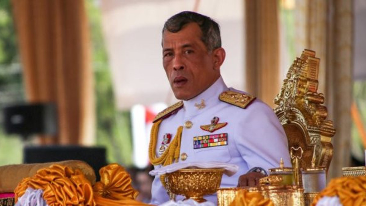 Kral olmak vardı hapse attırdığı sevgilisini affetti tekrar yanına aldı