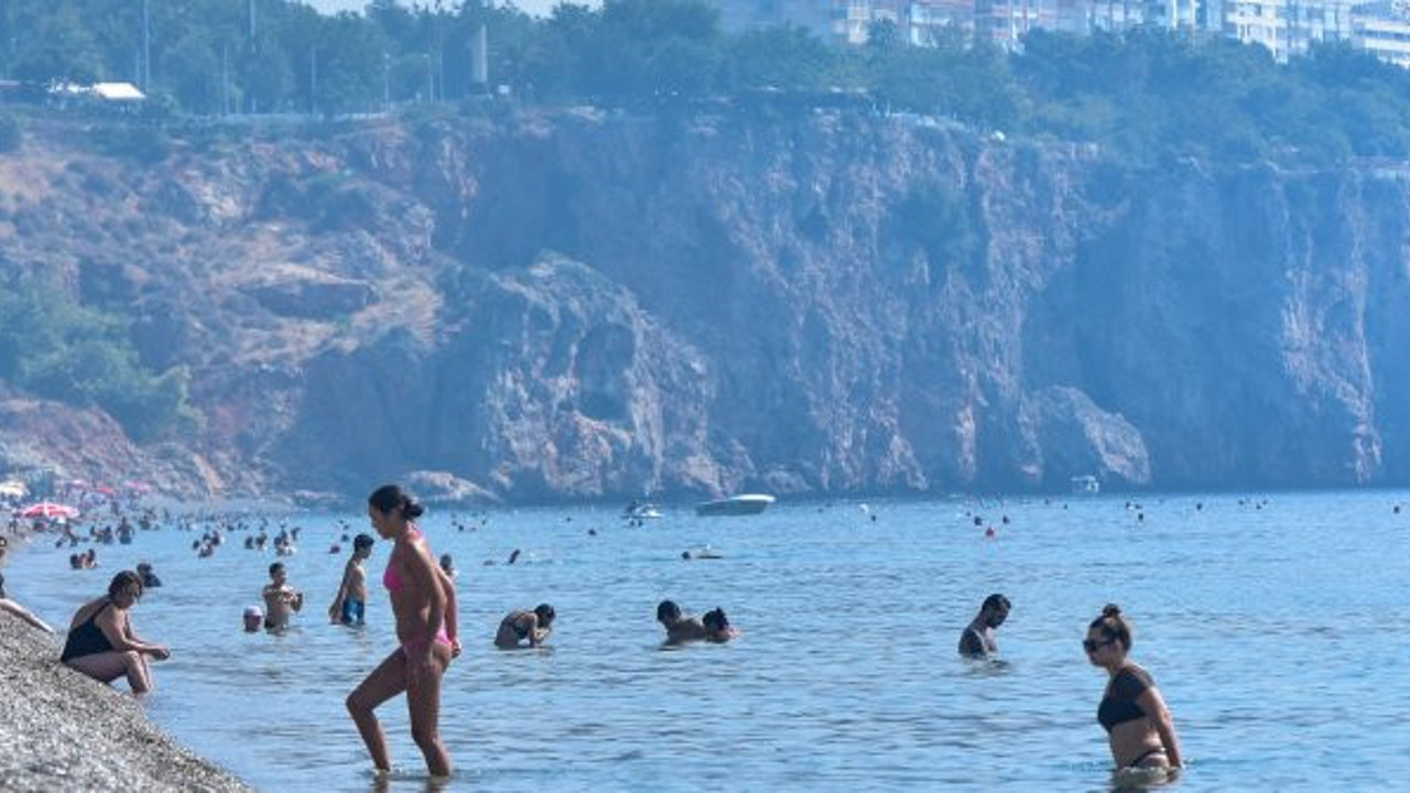 Akdeniz'i cehennem sıcaklarını kavuracak! Antalya'yı nem bulutları kapladı