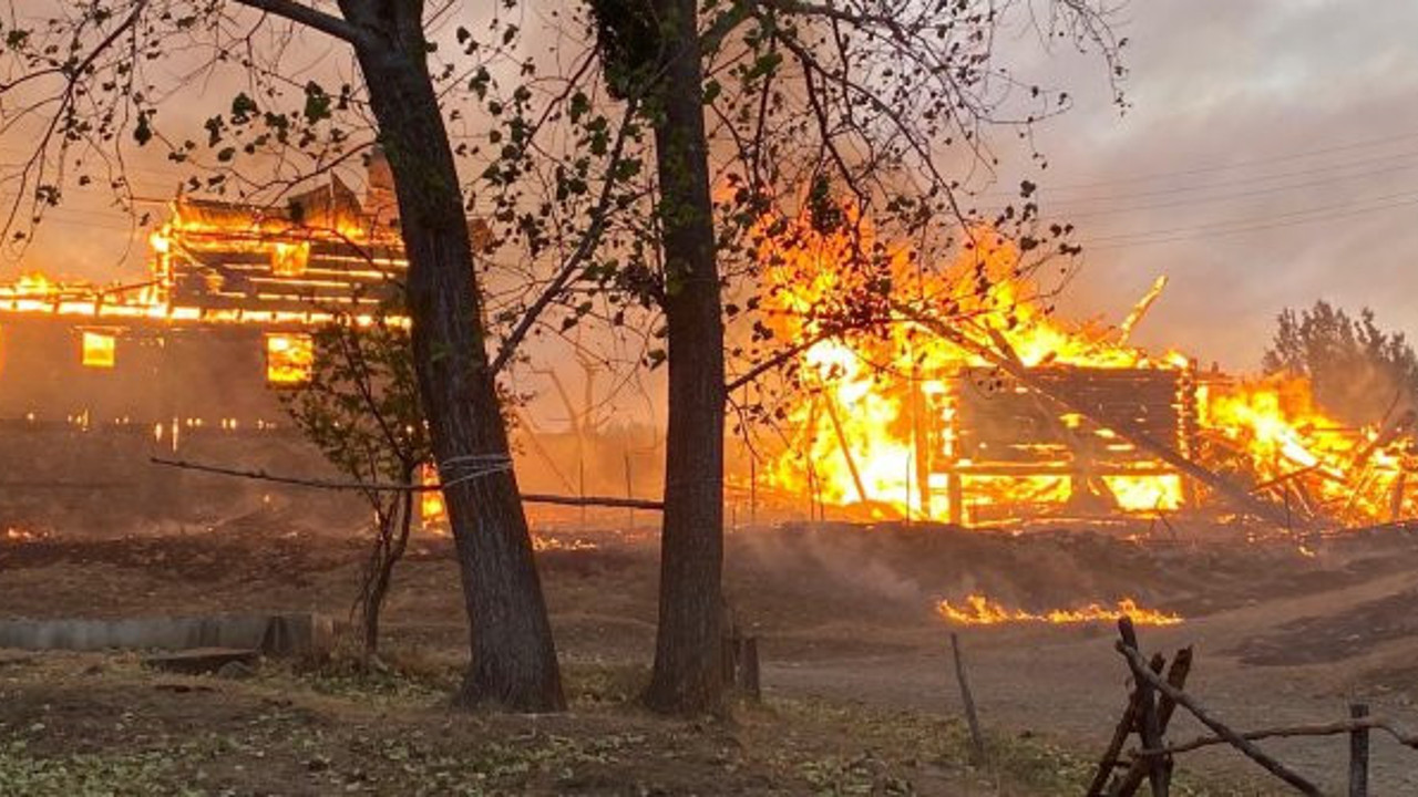 Kastamonu'da mahalle ve köyler boşaltıldı! Evler tehdit altında! Müdahale dünden beri sürüyor