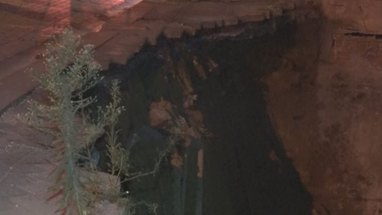 İstanbul'da kaldırım çöktü