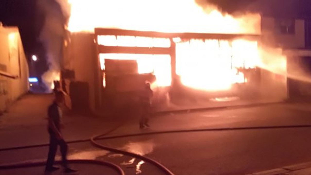 Mobilya atölyesi alev alev