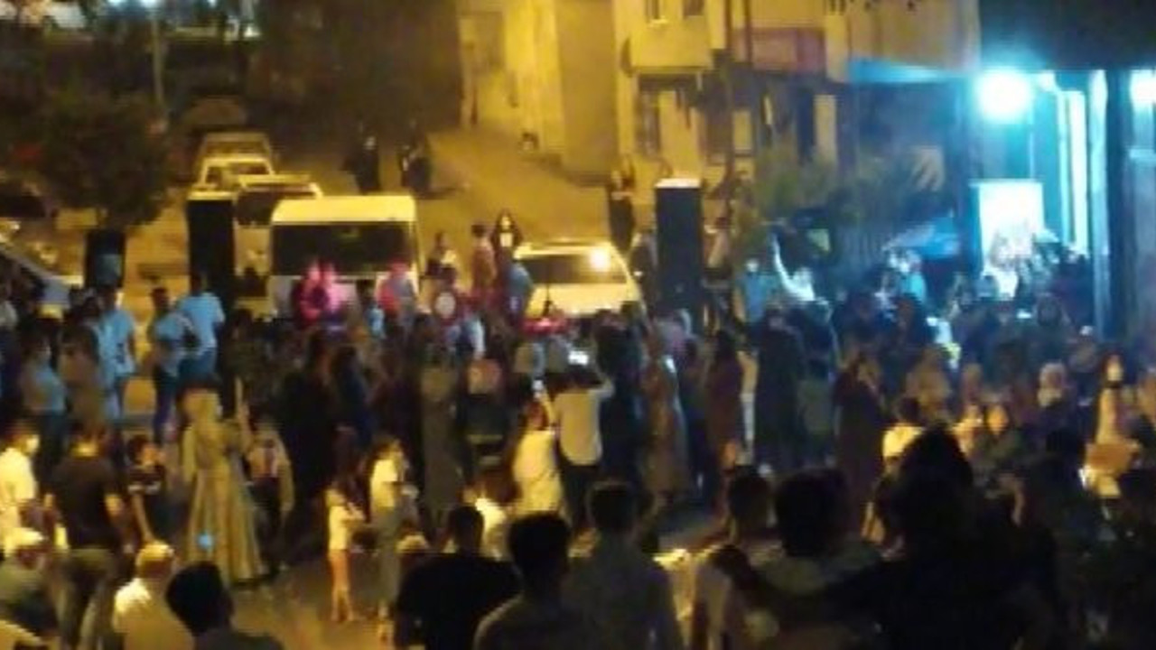 Bakan Fahrettin Koca'yı çıldırtacak görüntüler! Sancaktepe'de silahlı, 'korona' halayı