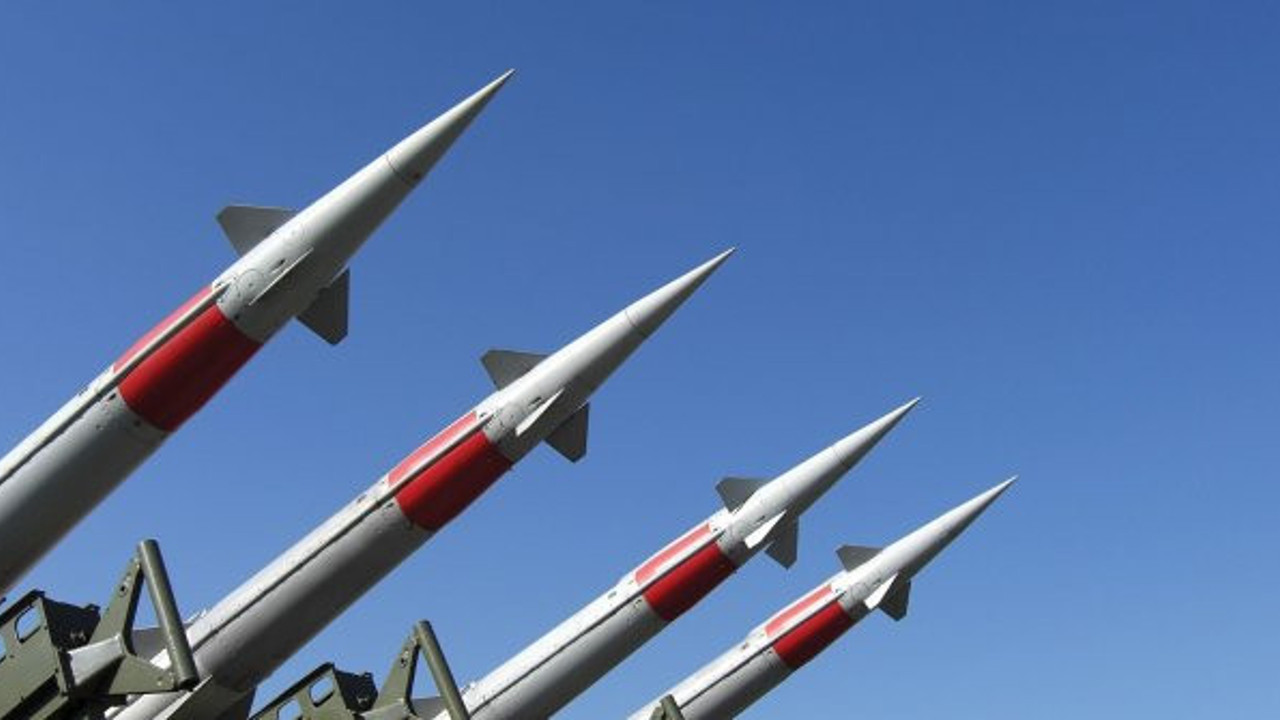 Bağdat Havalimanı'na 3 füze düştü