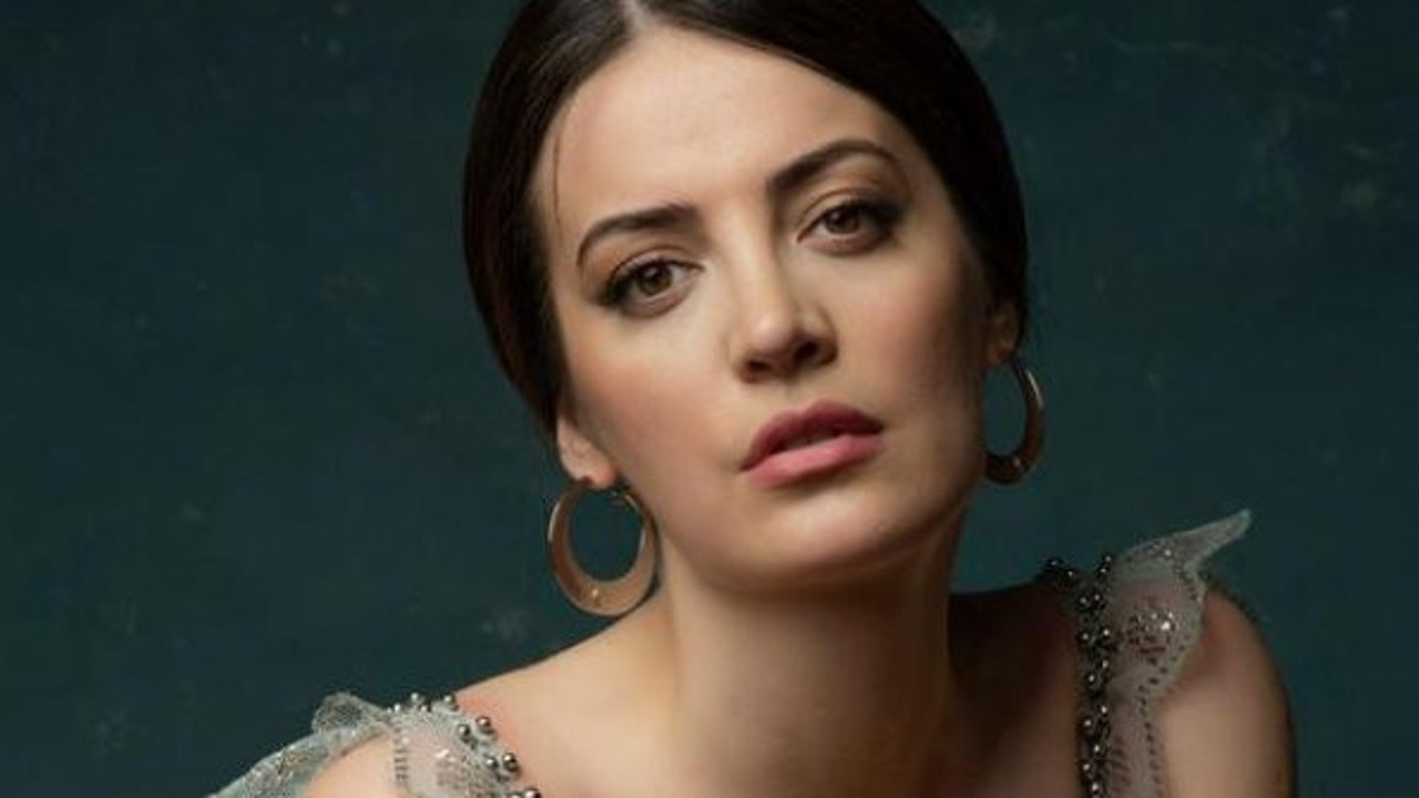 İrem Sak'tan 'Çukur' itirafı: İlk sete geleceğim gece hiç uyumadım!