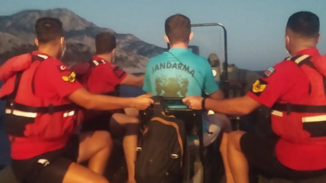 Muğla'da deniz kıyısında mahsur kaldılar! Tatilcileri JAK timi böyle kurtardı