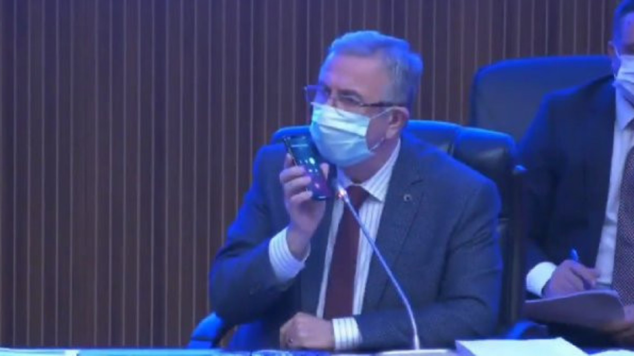 Mansur Yavaş, “Hemen telefonumu getirin” dedi, AKP'li üyenin iddiasını herkesin önünde çürüttü