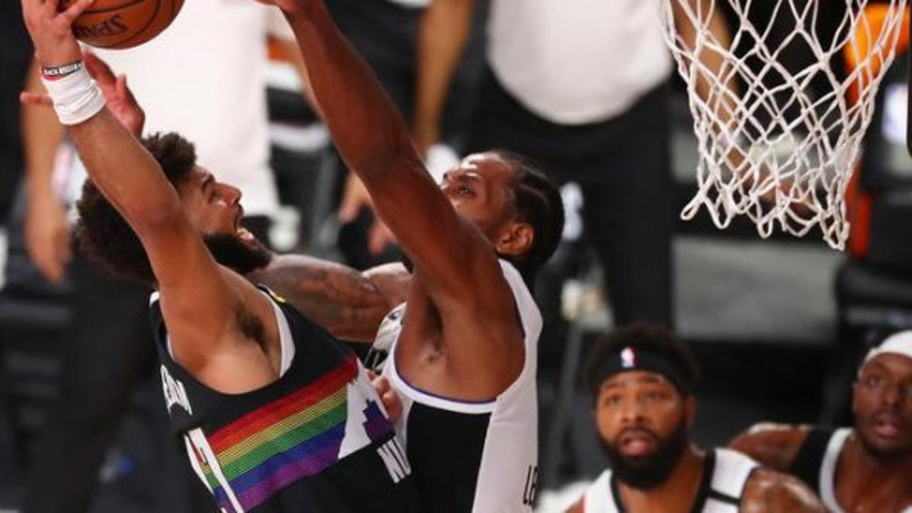 Kawhi Leonard'ın orta parmakla yaptığı blok geceye damga vurdu