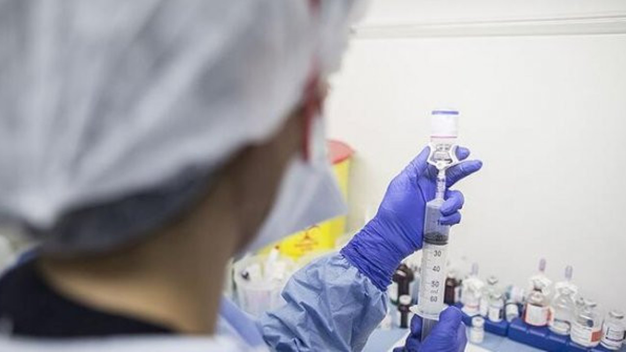 Oxford Üniversitesi aşı denemesini durdurdu