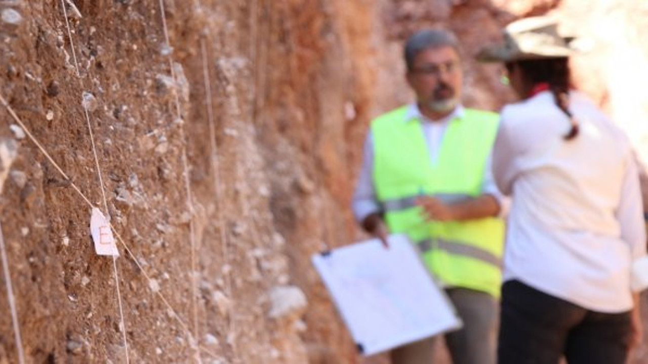 Bu çukur depremin ipuçlarını fısıldadı! Kırkağaç fayının röntgenini çektiler! En tehlikeli 7 noktada hendek açıldı