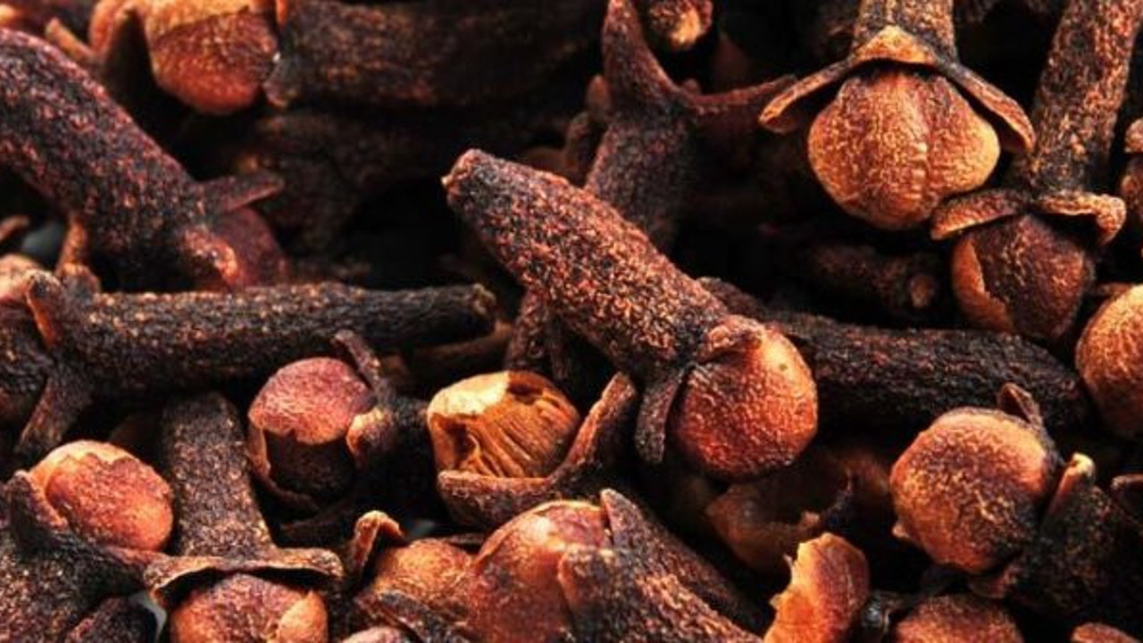 Her sabah bir tatlı kaşığı şifa kaynağı! Boğaz ağrısına birebir