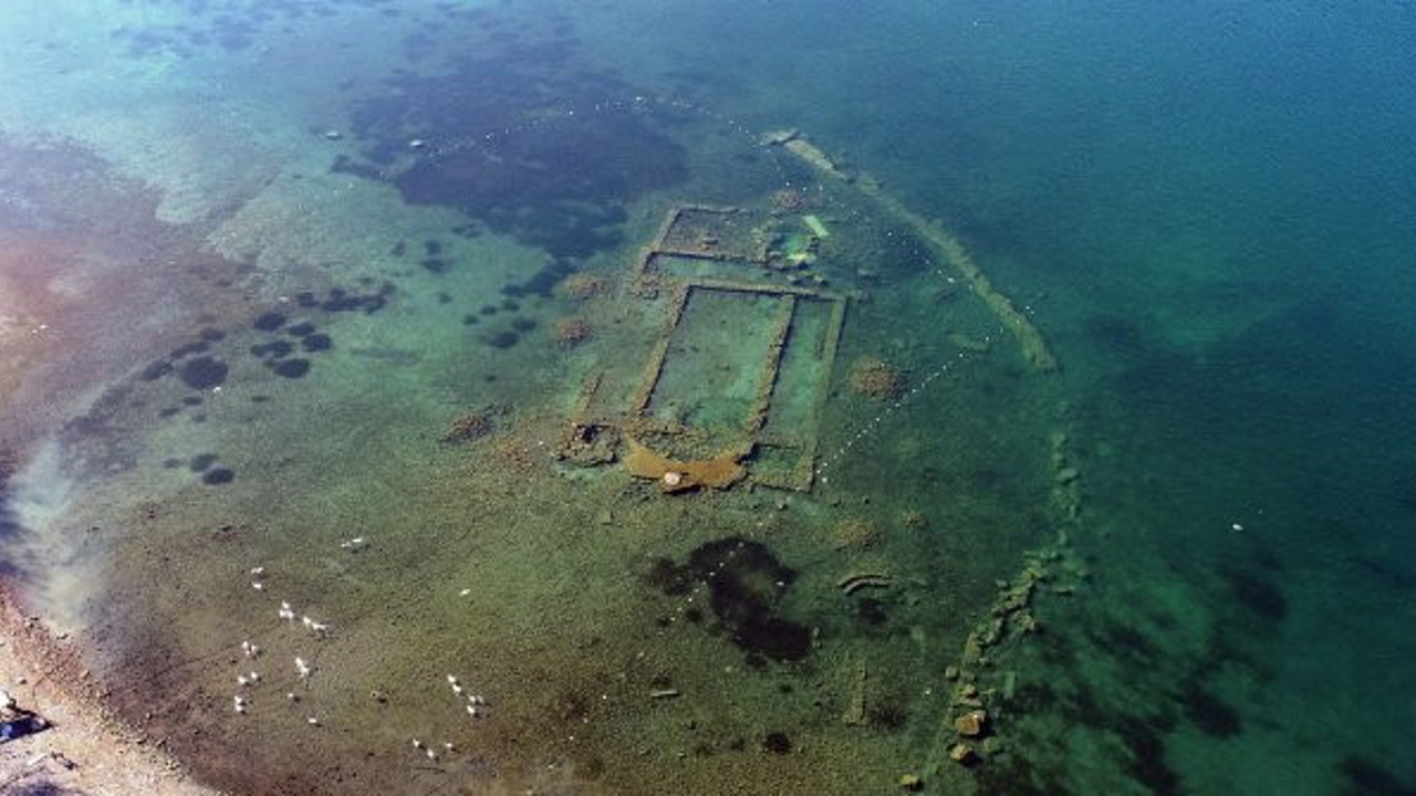 İznik Gölü'nde sular çekildi tarih fışkırdı