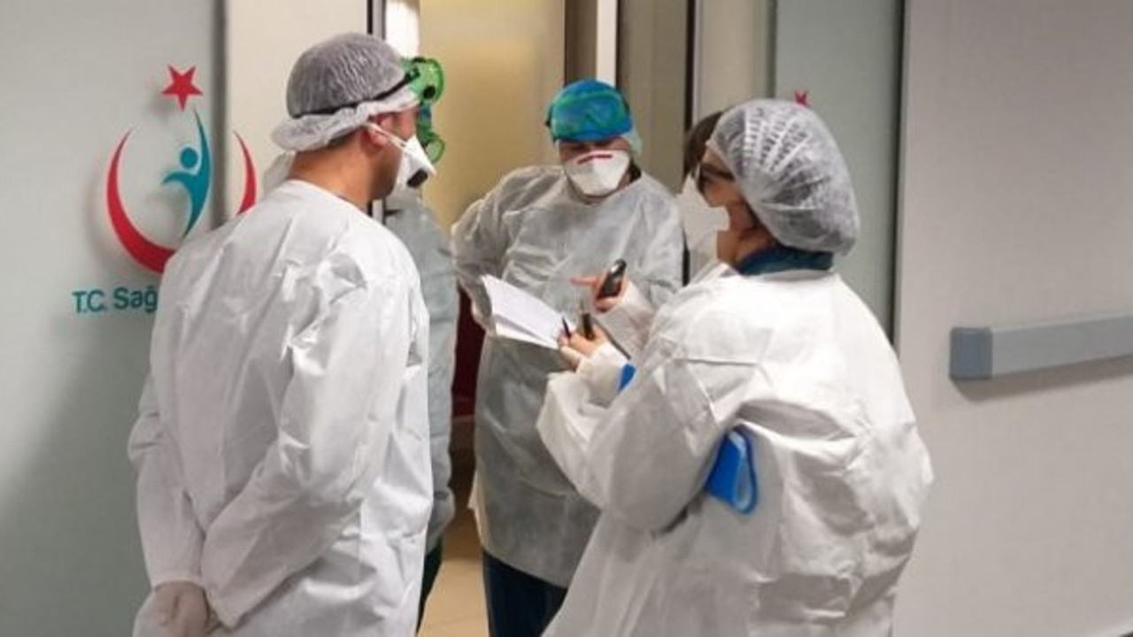 900 doktor istifa etti