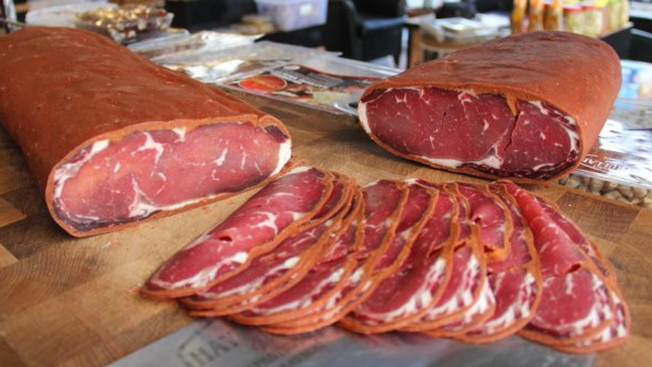 İstanbullu firma dana diye at eti satıyor! Yetkili isim belgeyle konuştu