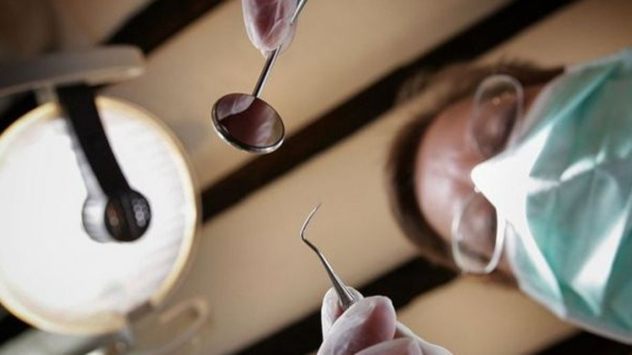 Çılgın diş doktoru öyle bir şey yaptı ki. 10 sene mesleğini yapamayacak