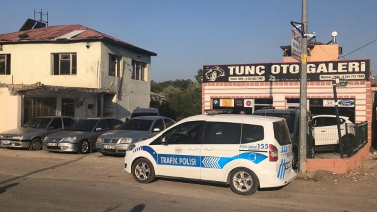 Oto galeriye kalaşnikoflu saldırı