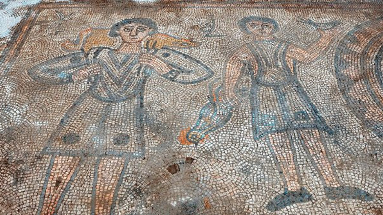 Mardin'de 1624 yıllık kiliseye ait mozaikler gün yüzüne çıkarılıyor