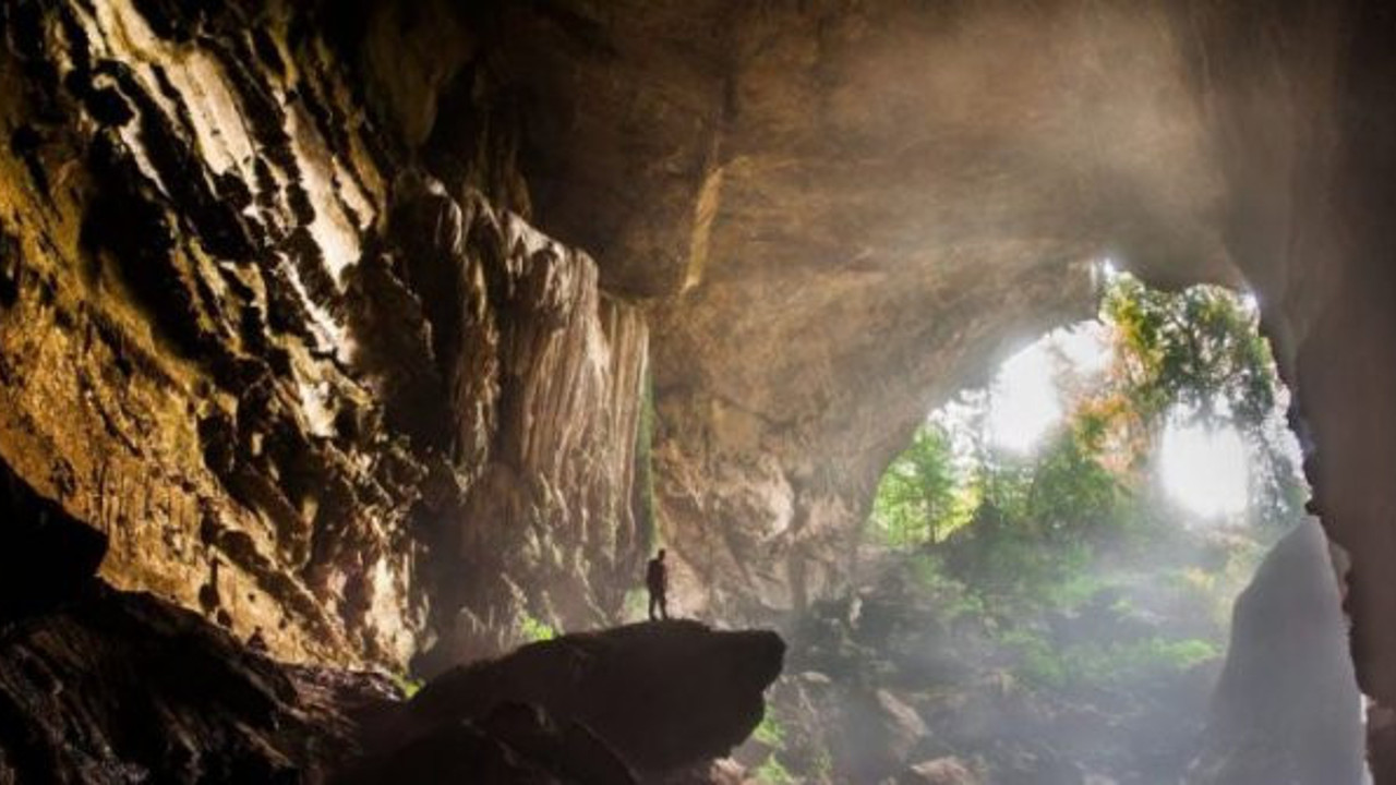 Dünyanın en büyük mağarası bulundu: O kadar büyük ki içerisinde Boeing 747 uçağı uçabiliyor!