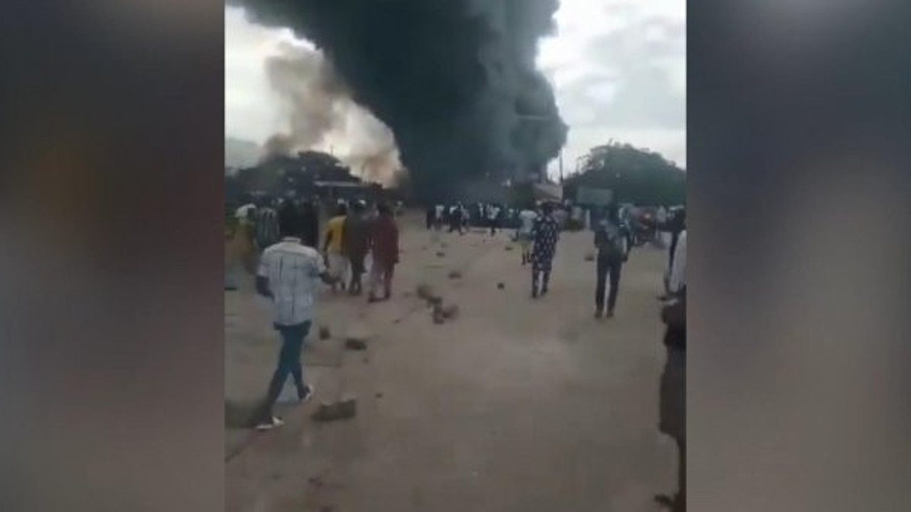 Nijerya’da yakıt tankeri patladı! 23 ölü