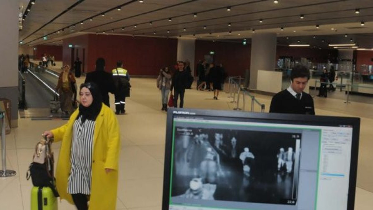 Korona virüsü koklayarak yüzde 100 tespit edebiliyor! Havalimanlarında göreve başladılar...