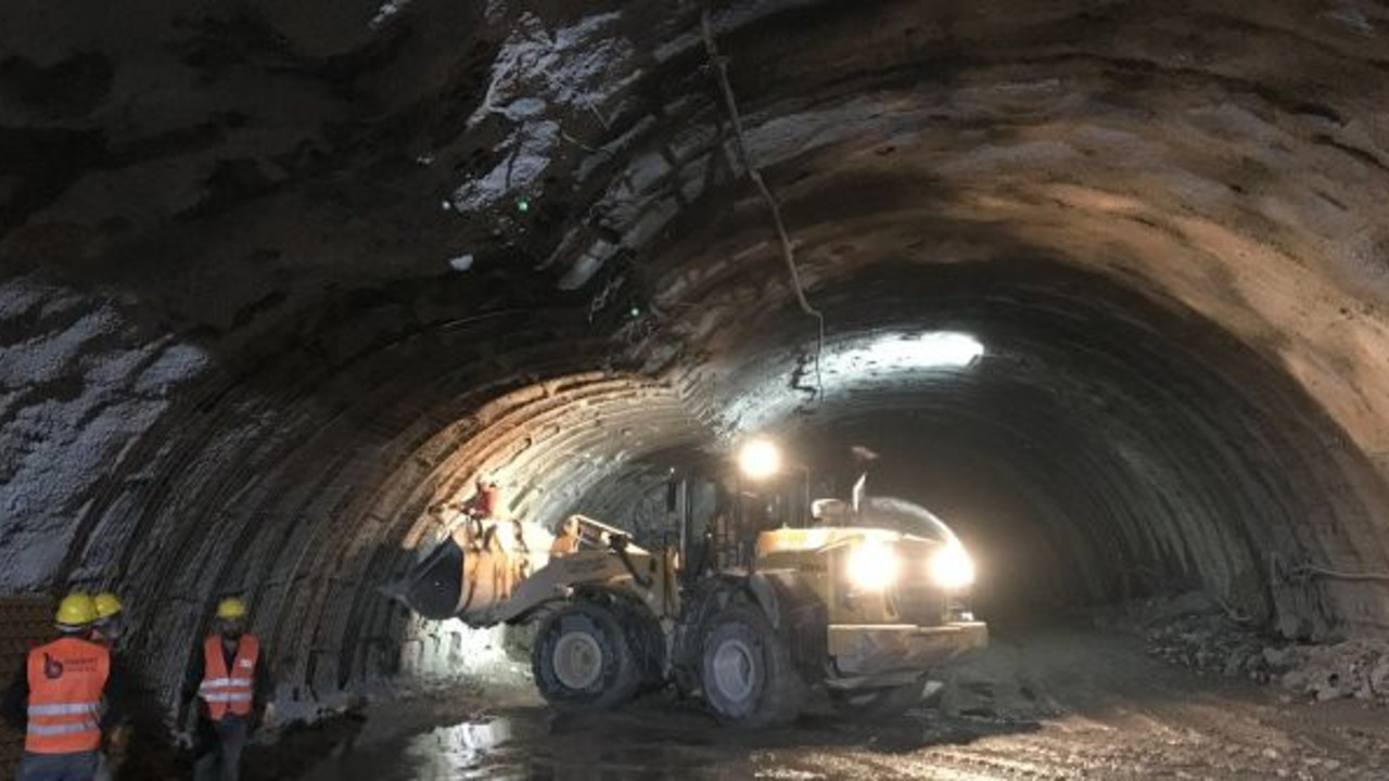 Kop Dağı Tüneli’nde korkunç patlama! İşçiler toprak altından çıkartıldı