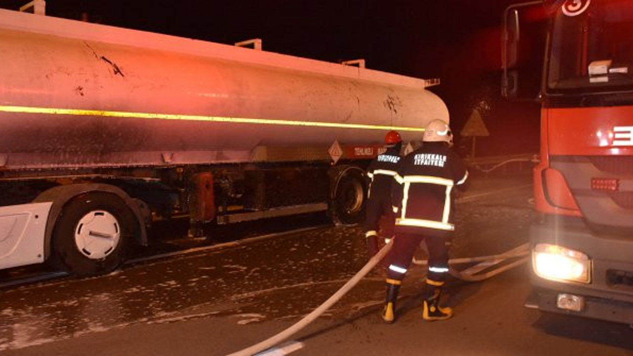 Lastikte başlayan yangın tüm tankeri sardı
