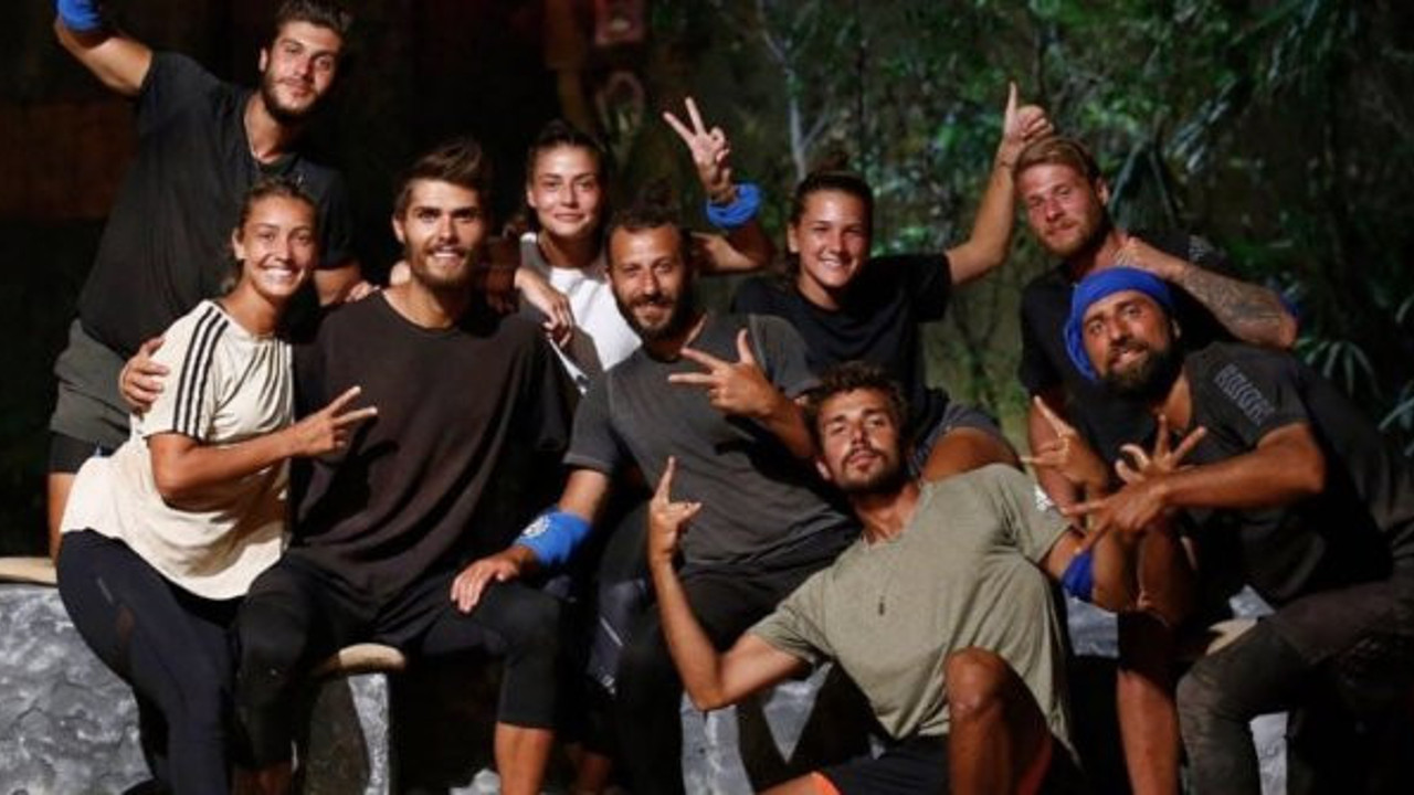 Acun Ilıcalı bile sessiz kaldı. Bir öpücük ver de gündem olalım. Survivor'ın ünlü yarışmacısından göndermeli istek