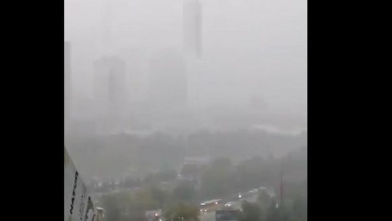 Yağmurun şiddetini görünce gözlerine inanamadı. İstanbul'da neler oluyor