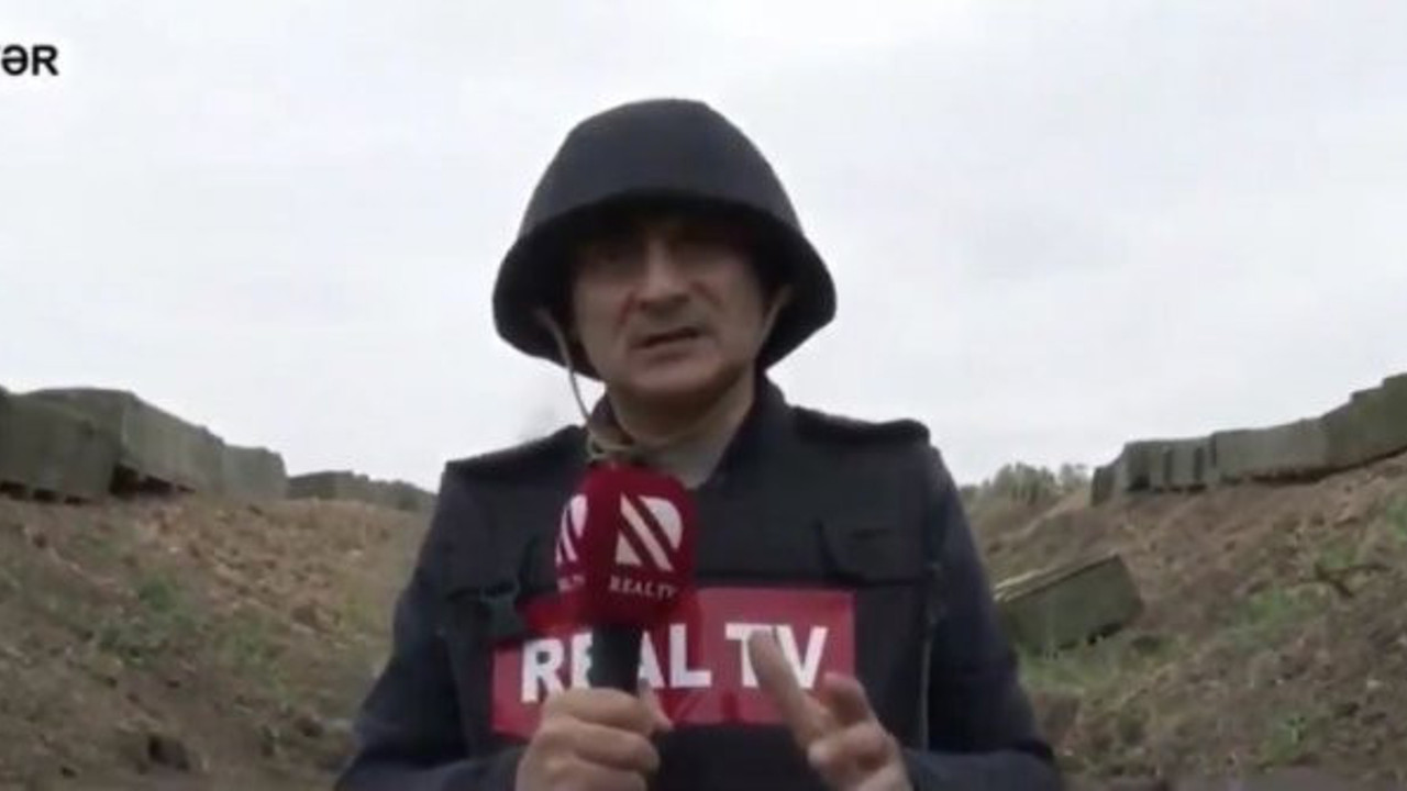 Şenol Güneş cepheden bildiriyor. Şenol Güneş’e aşırı benzeyen savaş muhabiri sosyal medyayı yıktı geçti