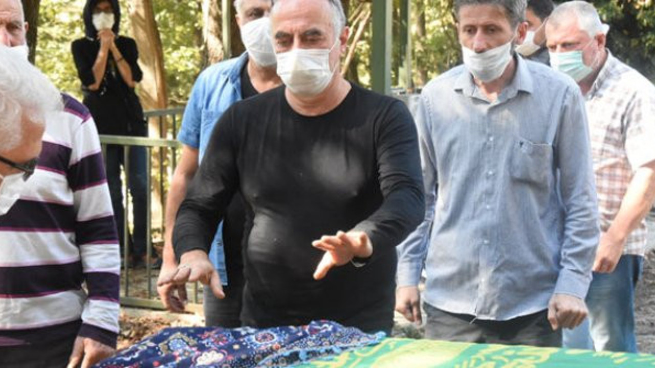 Ezel Akay'ın annesi son yolculuğuna uğurlandı