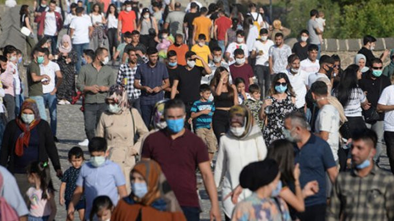 Sosyal mesafede işler değişti, Uzman isim 'Eğer yoldan geçen biri öksürüyorsa' dedi ve uyardı