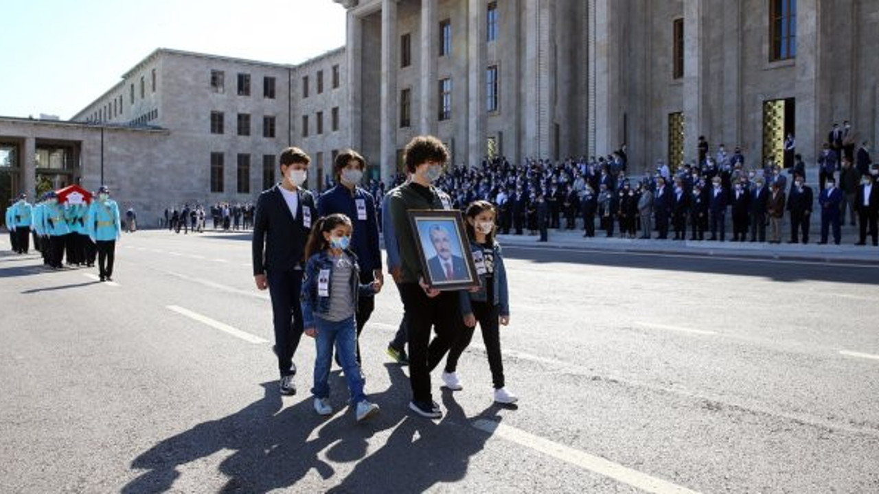 Vefat eden eski Bakan Zeki Ergezen için TBMM'de tören düzenlendi