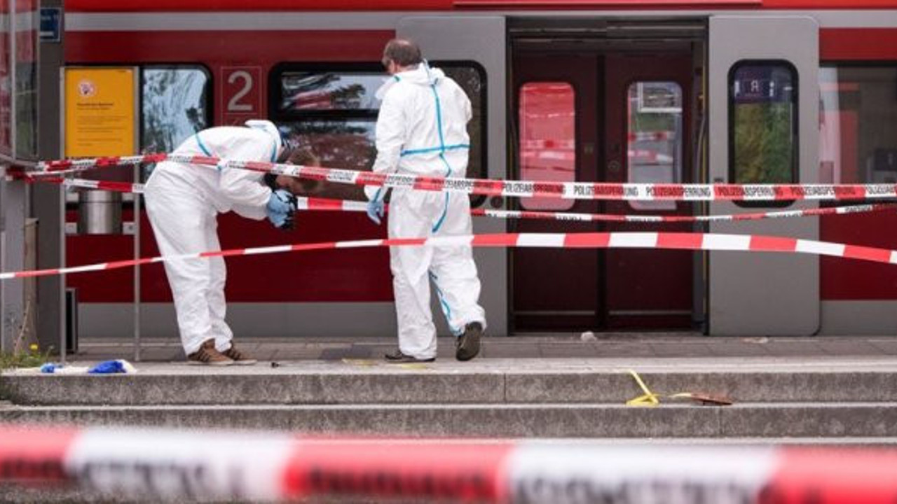 Almanya'da tren vagonunda bomba, terör alarmına geçildi