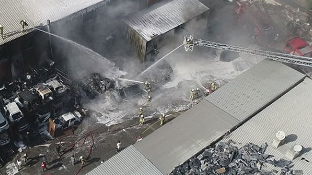 İkitelli Atatürk Oto Sanayi Sitesi’nde yangın paniği